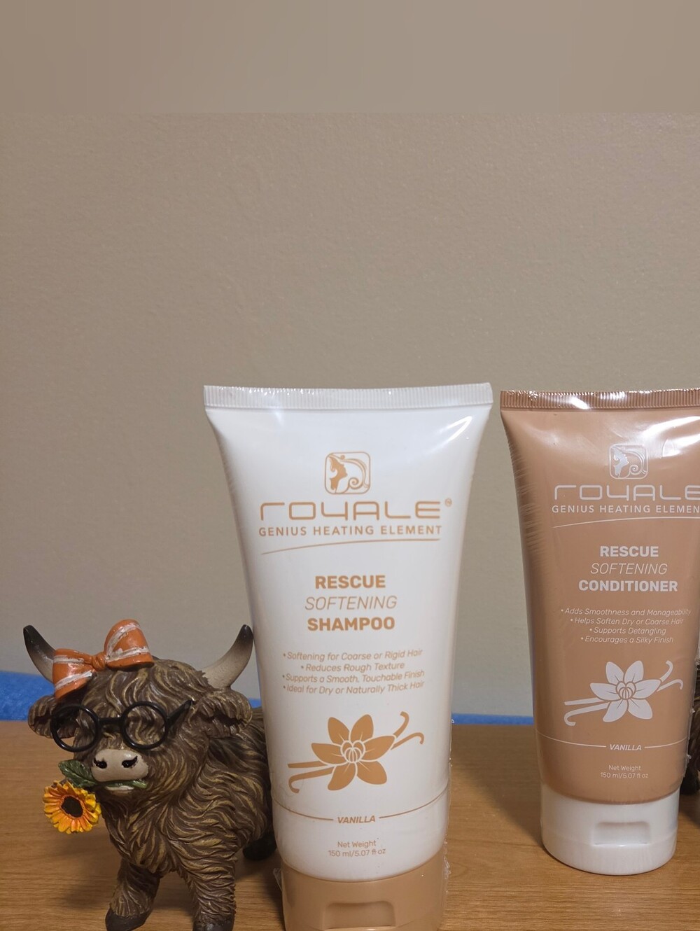 Royale Rescue Softening Shampoo & Conditioner - Vanilla - White & Tan